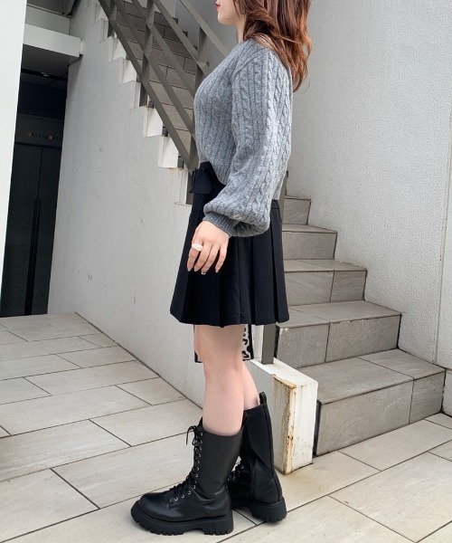 OLIVE des OLIVE（オリーブデオリーブ）の「クロップドケーブルプルオーバー（ニット/セーター・レディース・グレー/オフホワイト/グリーン・FREE）」の11枚目の写真