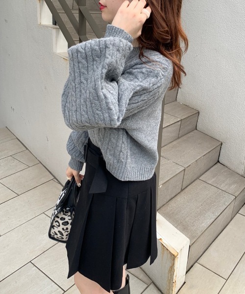 OLIVE des OLIVE（オリーブデオリーブ）の「クロップドケーブルプルオーバー（ニット/セーター・レディース・グレー/オフホワイト/グリーン・FREE）」の19枚目の写真