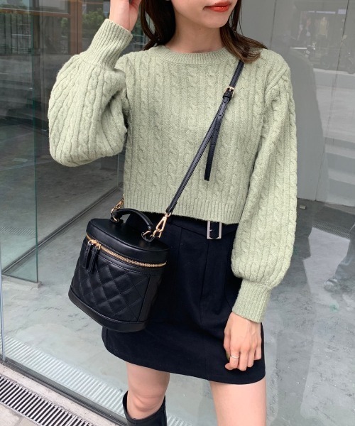 OLIVE des OLIVE（オリーブデオリーブ）の「クロップドケーブルプルオーバー（ニット/セーター・レディース・グレー/オフホワイト/グリーン・FREE）」の5枚目の写真