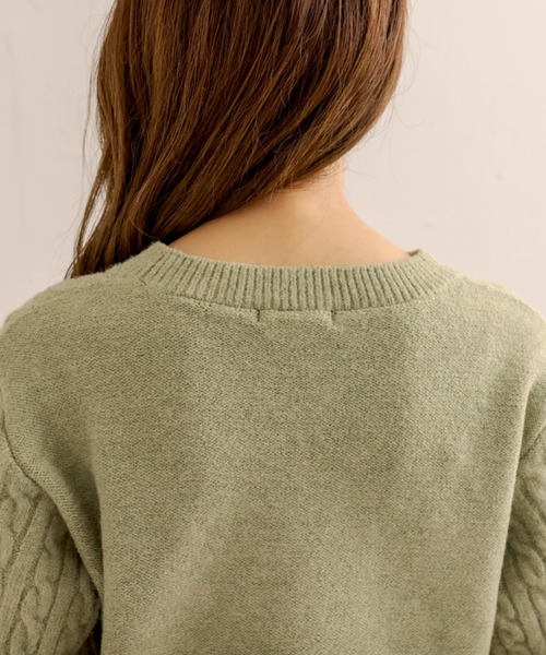 OLIVE des OLIVE（オリーブデオリーブ）の「クロップドケーブルプルオーバー（ニット/セーター・レディース・グレー/オフホワイト/グリーン・FREE）」の17枚目の写真