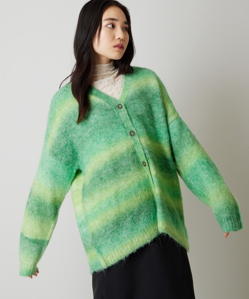 A de a.v.v(アードアー・ヴェ・ヴェ)の「グラデーションチュニックカーディガン(カーディガン/ボレロ・レディース・グリーン/イエロー・FREE)」の5枚目の写真