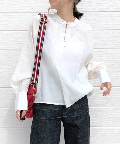 Q（キュー）の「2wayギャザーブラウス（シャツ/ブラウス・レディース・ブラック/アイボリー・MEDIUM）」の2枚目の写真