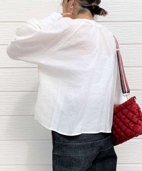 Q（キュー）の「2wayギャザーブラウス（シャツ/ブラウス・レディース・ブラック/アイボリー・MEDIUM）」の5枚目の写真