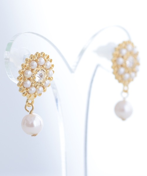 e.m. D.U.E　ピアス　結婚式　パール　華やか　イーエム e.m. D.U.E ピアス 結婚式 パール 華やか イーエム - メルカリ