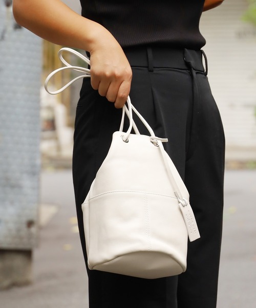 marco masi（マルコマージ）の「MARCO MASI/マルコマージ BUCKET BAG 巾着バッグ（ハンドバッグ・レディース・キャメル/ベージュ/ブラック・FREE）」の15枚目の写真