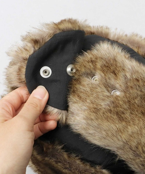 UNIVERSAL OVERALL(ユニバーサルオーバーオール)の「タフタナイロン フェイクファー アビエーター / フライトキャップ(キャップ・メンズ・ブラック/カーキ・FREE)」の17枚目の写真