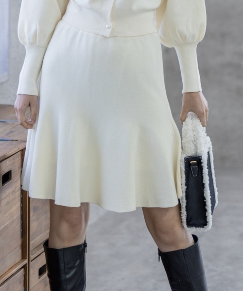 clear（クリア）の「フレアニットミニスカート[セットアップ可能]（スカート・レディース・ブラック/グレー/アイボリー・F）」の2枚目の写真