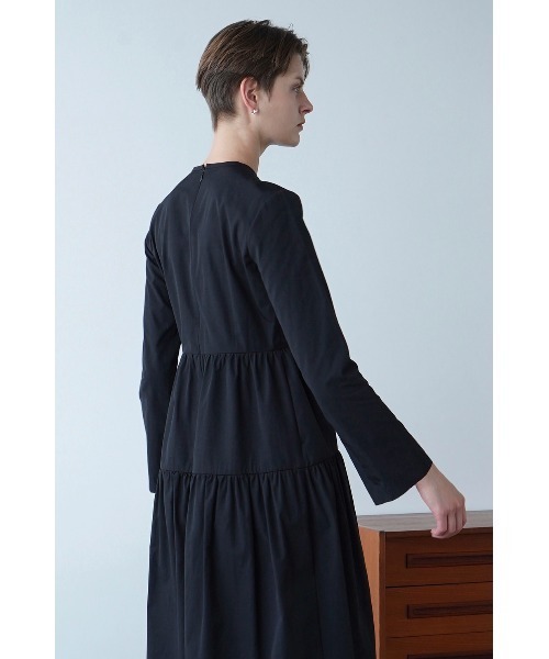 CLANE(クラネ)の「CLANE/クラネ/TIERED ONE PIECE(ワンピース・メンズ・ベージュ/グリーン/ブラック・1)」の4枚目の写真