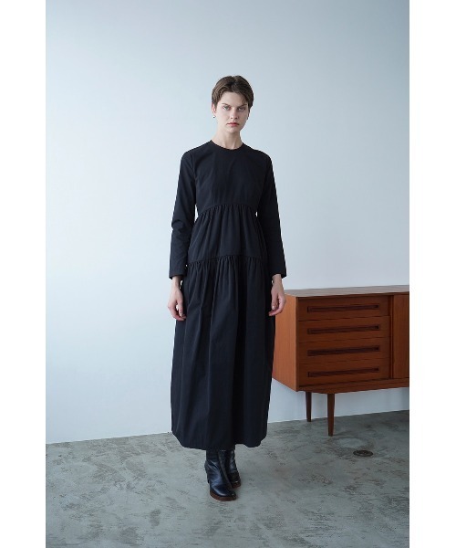 CLANE(クラネ)の「CLANE/クラネ/TIERED ONE PIECE(ワンピース・メンズ・ベージュ/グリーン/ブラック・1)」の7枚目の写真