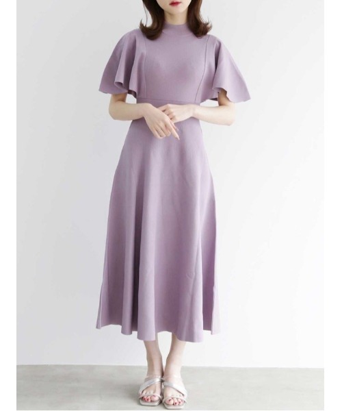 MERCURYDUO(マーキュリーデュオ)の「ハイゲージケープスリーブニットワンピース(ワンピース・レディース・アイボリー/ブラック/パープル・SMALL/MEDIUM)」の3枚目の写真