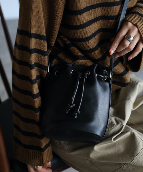 ap retro（アプレトロ）の「巾着ミニショルダーバッグ（ショルダーバッグ・レディース・ブラック/ブラウン/ホワイト・FREE）」の2枚目の写真