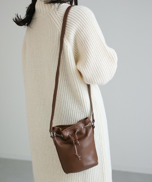 ap retro（アプレトロ）の「巾着ミニショルダーバッグ（ショルダーバッグ・レディース・ブラック/ブラウン/ホワイト・FREE）」の8枚目の写真