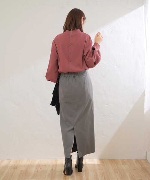 La TOTALITE（ラトータリテ）の「バックボタン ハイネック