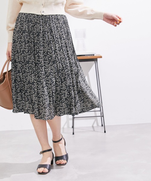 ROPE' PICNIC(ロペピクニック)の「着丈が選べるエアリープリーツスカート(スカート・レディース・ブラック/ダークブラウン/ベージュ/ネイビー/イエロー/ベージュ系その他2/ホワイト系その他/サックスブルー/ホワイト系その他5/ブラック系その他/ブラック系その他2/ブルー系その他6/ブラック系その他3/ベージュ系その他/ピンク/ホワイト系その他2/チャコールグレー・36/38)」の8枚目の写真