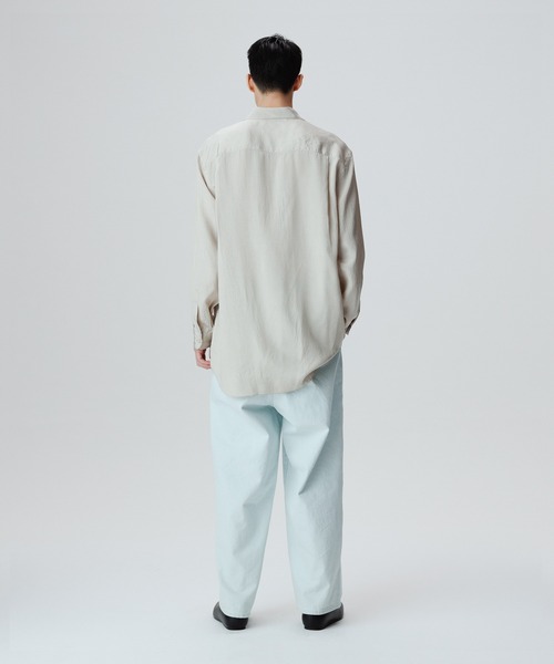 ADAM ET ROPE'（アダムエロペ）の「Naia(TM)ビンテージワッシャー アセテート オーバーサイズ レギュラーカラーシャツ / サステナブル（シャツ/ブラウス・メンズ・ホワイト系その他5/ブルー系その他4/ダークブラウン/ネイビー・XL/M/L）」の10枚目の写真