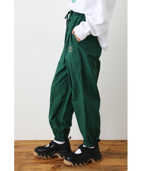 RODEO CROWNS WIDE BOWL(ロデオクラウンズワイドボウル)の「SHARE EASY TRACK PANTS(その他パンツ・レディース・ブルー/ブラック/パープル/グリーン・MEDIUM/LARGE)」の20枚目の写真