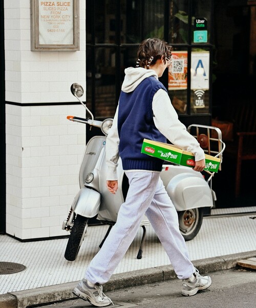 FREAK'S STORE(フリークスストア)の「TOWN CRAFT × FREAK'S STORE/タウンクラフト 別注 天竺Vネックニットベスト(ベスト・レディース・グレー/レッド/オフホワイト/ネイビー・フリ-)」の9枚目の写真
