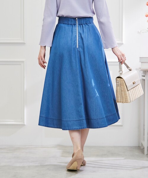 couture brooch（クチュールブローチ）の「◆コットン混デニムフレアースカート（スカート・レディース・サックスブルー/ネイビー・36/38/40/42）」の8枚目の写真