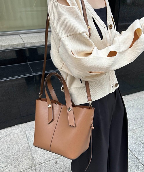 CAPRICIEUX LE'MAGE(カプリシューレマージュ)の「センターシームポーチ付バッグ(ハンドバッグ・レディース・モカ/ブラック/オフホワイト・FREE)」の4枚目の写真
