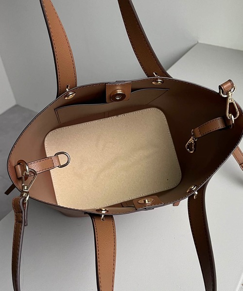 CAPRICIEUX LE'MAGE(カプリシューレマージュ)の「センターシームポーチ付バッグ(ハンドバッグ・レディース・モカ/ブラック/オフホワイト・FREE)」の9枚目の写真