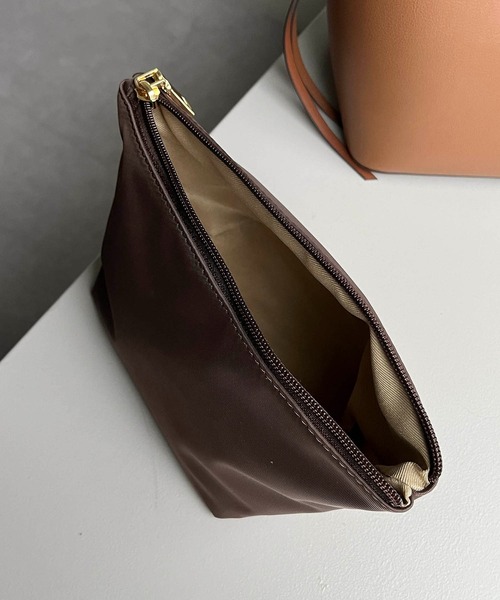 CAPRICIEUX LE'MAGE(カプリシューレマージュ)の「センターシームポーチ付バッグ(ハンドバッグ・レディース・モカ/ブラック/オフホワイト・FREE)」の6枚目の写真