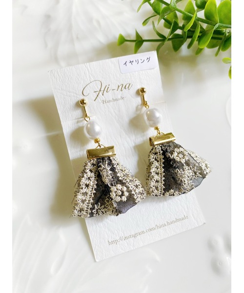 tone(トーン)の「【Hi-na】バロックパール×オーガンジー刺繍リボンタッセル イヤリング(MA)(イヤリング・レディース・ブラック/ゴールド・FREE)」の5枚目の写真