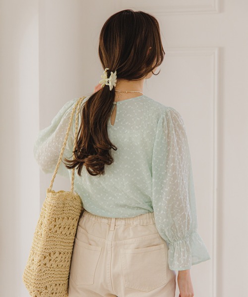 flower（フラワー）の「テンダーエンブロイダリーブラウス（シャツ/ブラウス・レディース・オレンジ/カーキ・FREE）」の4枚目の写真