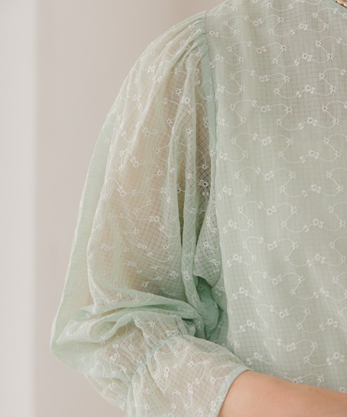 flower（フラワー）の「テンダーエンブロイダリーブラウス（シャツ/ブラウス・レディース・オレンジ/カーキ・FREE）」の5枚目の写真