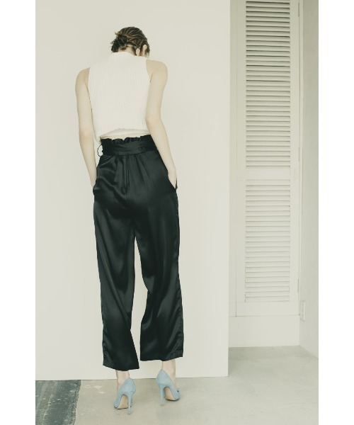 Soir,5 COCOTTE PARIS(ソワールイブニングココットパリ)の「ハイウエストサテンパンツ(その他パンツ・レディース・ブラック/キャメル・SMALL/MEDIUM)」の3枚目の写真