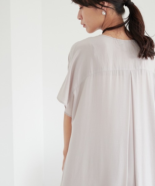 for/c(フォーシー)の「スリットネックワンピース【サスティナブル】(ワンピース・レディース・ラベンダー/ブラック/ライトグリーン/ライトベージュ・M/LL/L)」の15枚目の写真