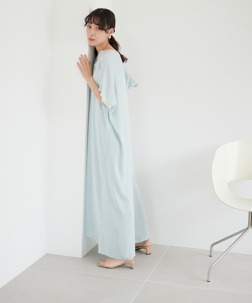 for/c(フォーシー)の「スリットネックワンピース【サスティナブル】(ワンピース・レディース・ラベンダー/ブラック/ライトグリーン/ライトベージュ・M/LL/L)」の22枚目の写真