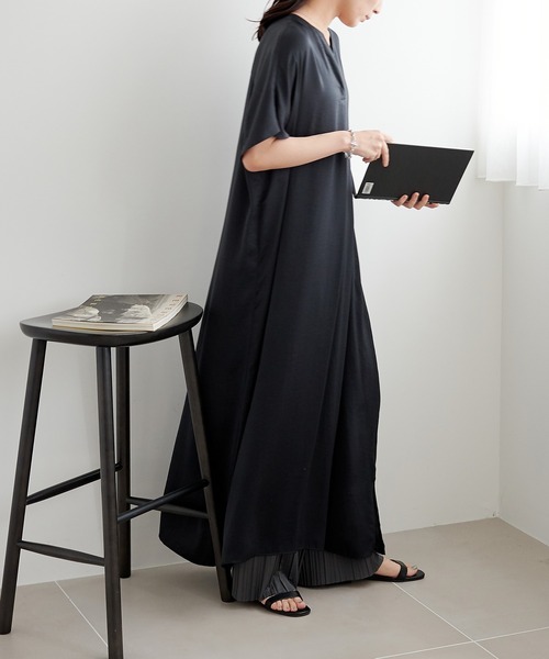 for/c(フォーシー)の「スリットネックワンピース【サスティナブル】(ワンピース・レディース・ラベンダー/ブラック/ライトグリーン/ライトベージュ・M/LL/L)」の16枚目の写真