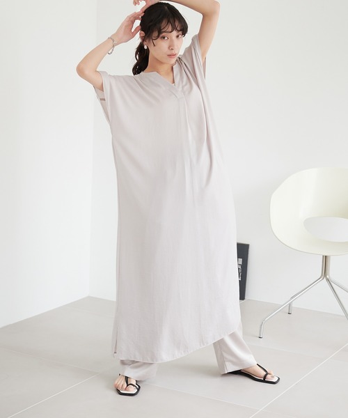 for/c(フォーシー)の「スリットネックワンピース【サスティナブル】(ワンピース・レディース・ラベンダー/ブラック/ライトグリーン/ライトベージュ・M/LL/L)」の12枚目の写真