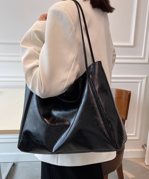 SEN TOKYO(セントーキョー)の「大人可愛いさ漂う。フェイクレザー大容量トートバック(トートバッグ・レディース・アイボリー/ブラック/ブルー/ブラウン・FREE)」の2枚目の写真