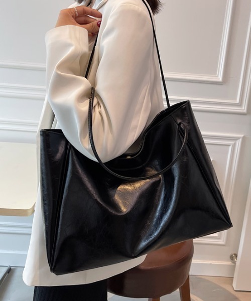 SEN TOKYO(セントーキョー)の「大人可愛いさ漂う。フェイクレザー大容量トートバック(トートバッグ・レディース・アイボリー/ブラック/ブルー/ブラウン・FREE)」の10枚目の写真