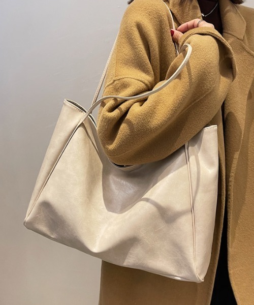 SEN TOKYO(セントーキョー)の「大人可愛いさ漂う。フェイクレザー大容量トートバック(トートバッグ・レディース・アイボリー/ブラック/ブルー/ブラウン・FREE)」の5枚目の写真