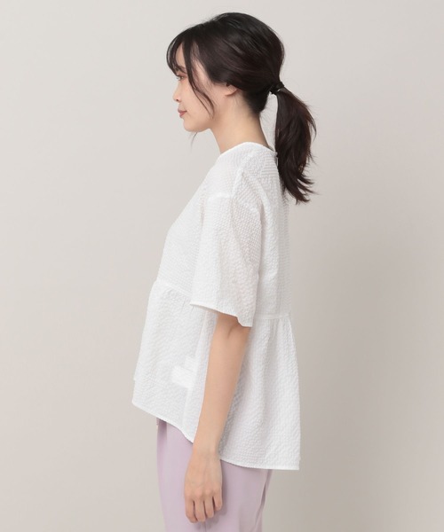 Elura(エルーラ)の「シボ感ペプラムブラウス(シャツ/ブラウス・レディース・ホワイト/ブラック・MEDIUM/LARGE)」の3枚目の写真