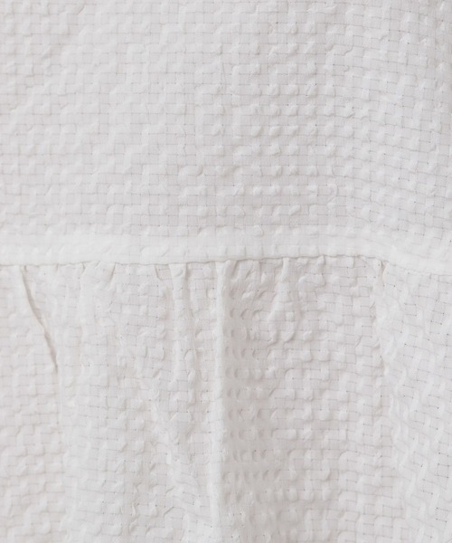 Elura(エルーラ)の「シボ感ペプラムブラウス(シャツ/ブラウス・レディース・ホワイト/ブラック・MEDIUM/LARGE)」の6枚目の写真