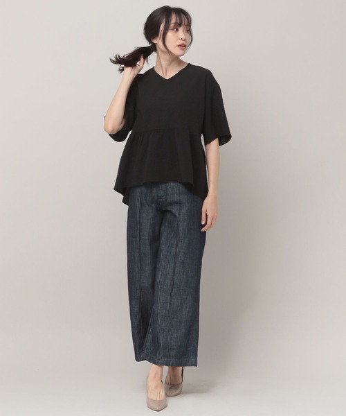 Elura(エルーラ)の「シボ感ペプラムブラウス(シャツ/ブラウス・レディース・ホワイト/ブラック・MEDIUM/LARGE)」の9枚目の写真