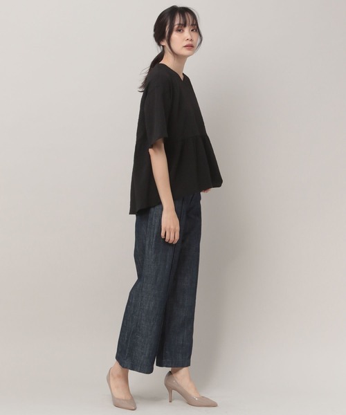 Elura(エルーラ)の「シボ感ペプラムブラウス(シャツ/ブラウス・レディース・ホワイト/ブラック・MEDIUM/LARGE)」の15枚目の写真
