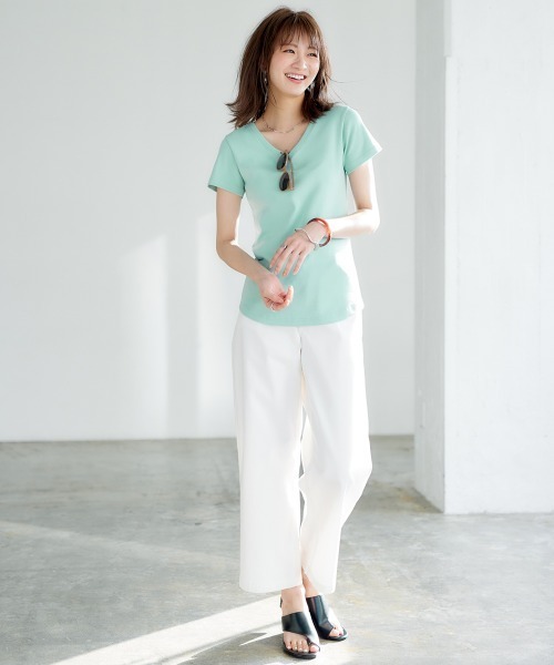 nissen(ニッセン)の「UVカット綿100%フライス素材Vネック半袖Tシャツ(Tシャツ/カットソー・レディース・ライトイエロー/ローズ/ミント/グリーン/ブルー/グレイッシュベージュ/ブラック/ピンク/オフホワイト・M/L/S/LL)」の20枚目の写真