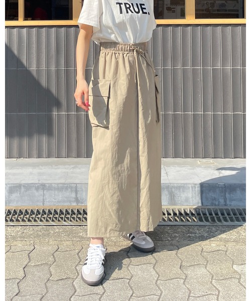 LE MORE（リモア）の「ナイロンポケットカーゴスカート（スカート・レディース・ベージュ/カーキ/ブラック・FREE）」の3枚目の写真