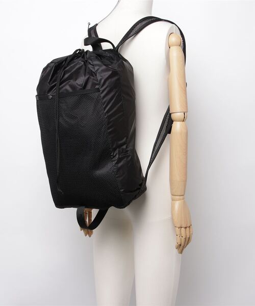 BURLAP OUTFITTER（バーラップアウトフィッター）の「FOLDING DAY PACK（バックパック/リュック・メンズ・ベージュ/ブラック・FREE）」の7枚目の写真