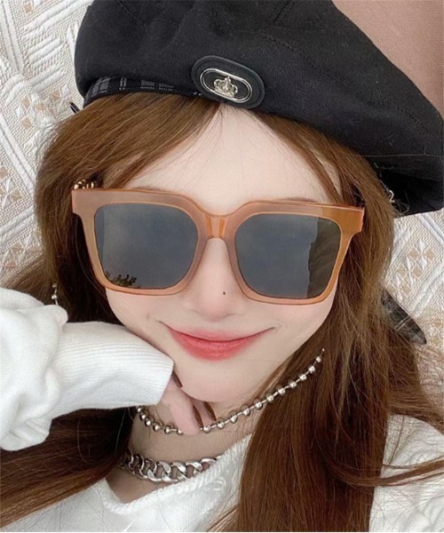 Ritzy（リッツィー）の「ビッグスクエアサングラス（サングラス・レディース・その他/オレンジ/ワイン/ライトベージュ/ベージュ/ブラック・FREE）」の3枚目の写真