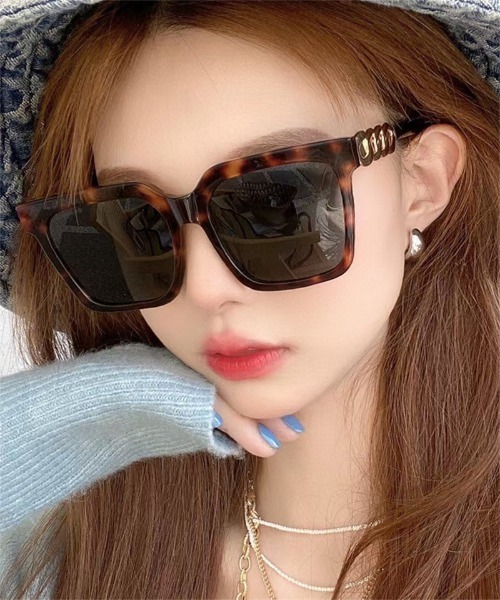 Ritzy（リッツィー）の「ビッグスクエアサングラス（サングラス・レディース・その他/オレンジ/ワイン/ライトベージュ/ベージュ/ブラック・FREE）」の7枚目の写真