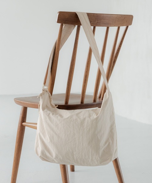 GLOBAL WORK（グローバルワーク）の「撥水ライトショルダーS/909338（ショルダーバッグ・メンズ・ブラック/ホワイト/グリーン/グレー/ライトブルー/ベージュ/ライトグレー/オフホワイト・FREE）」の3枚目の写真