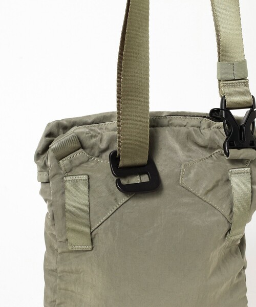 C.P. COMPANY(シーピーカンパニー)の「C.P. Company / NYLON B CROSSBODY BAG(ショルダーバッグ・メンズ・ブラック/シルバー・ONE SIZE)」の9枚目の写真