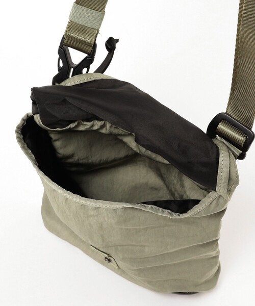 C.P. COMPANY(シーピーカンパニー)の「C.P. Company / NYLON B CROSSBODY BAG(ショルダーバッグ・メンズ・ブラック/シルバー・ONE SIZE)」の12枚目の写真
