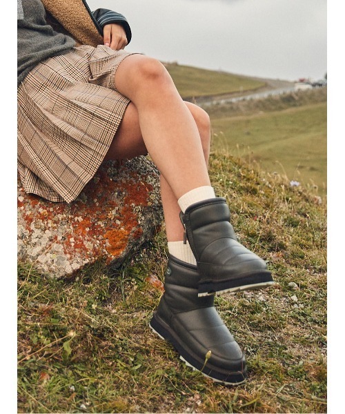 EMU Australia(エミューオーストラリア)の「Valerie(ブーツ・レディース・ホワイト/ブラック・7/8/6/9/5)」の2枚目の写真