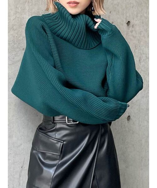 MURUA（ムルーア）の「BIGタートルニットプルオーバー（ニット/セーター・レディース・モカ/グリーン/アイボリー/ブルー・FREE）」の3枚目の写真